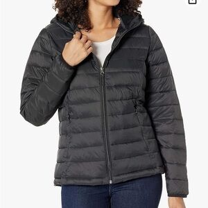 Amazon Essentials ladies lightweight hooded puffer jacket size